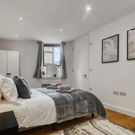 Апартаменты A Vibrant 2 Bed & 2 Bath In Old Street Zone 1 Лондон Экстерьер фото