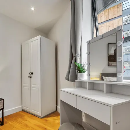 Апартаменты A Vibrant 2 Bed & 2 Bath In Old Street Zone 1 Лондон Экстерьер фото