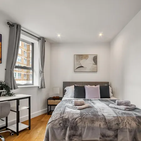 Апартаменты A Vibrant 2 Bed & 2 Bath In Old Street Zone 1 Лондон Экстерьер фото