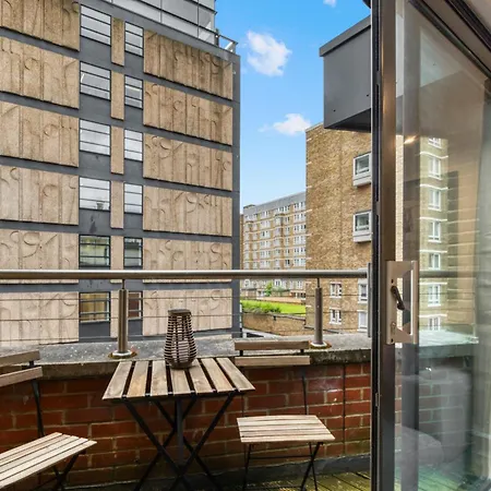 Апартаменты A Vibrant 2 Bed & 2 Bath In Old Street Zone 1 Лондон Экстерьер фото