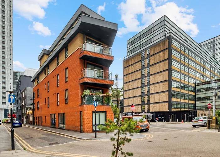A Vibrant 2 Bed & 2 Bath In Old Street Zone 1