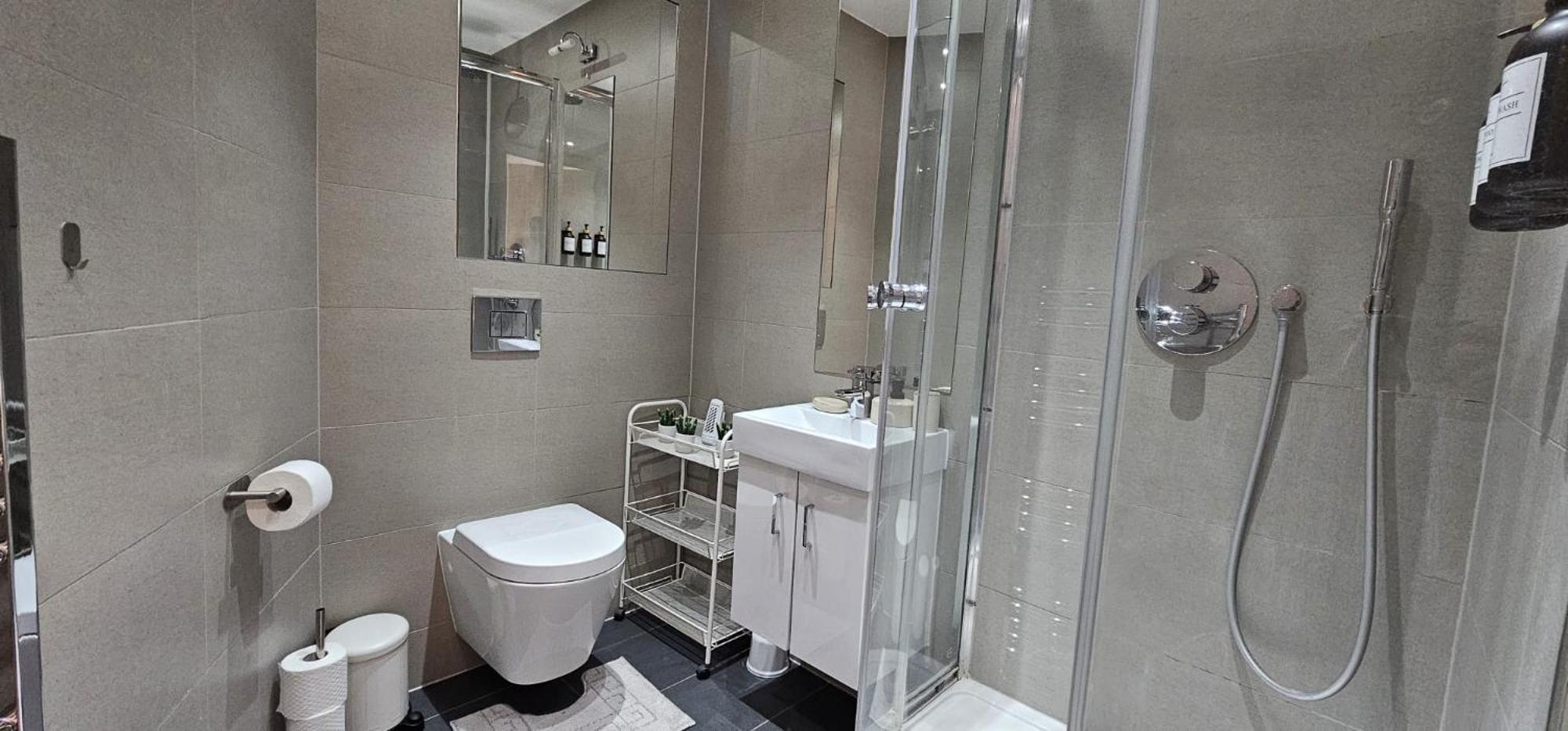 A Vibrant 2 Bed & 2 Bath In Old Street Zone 1 Лондон