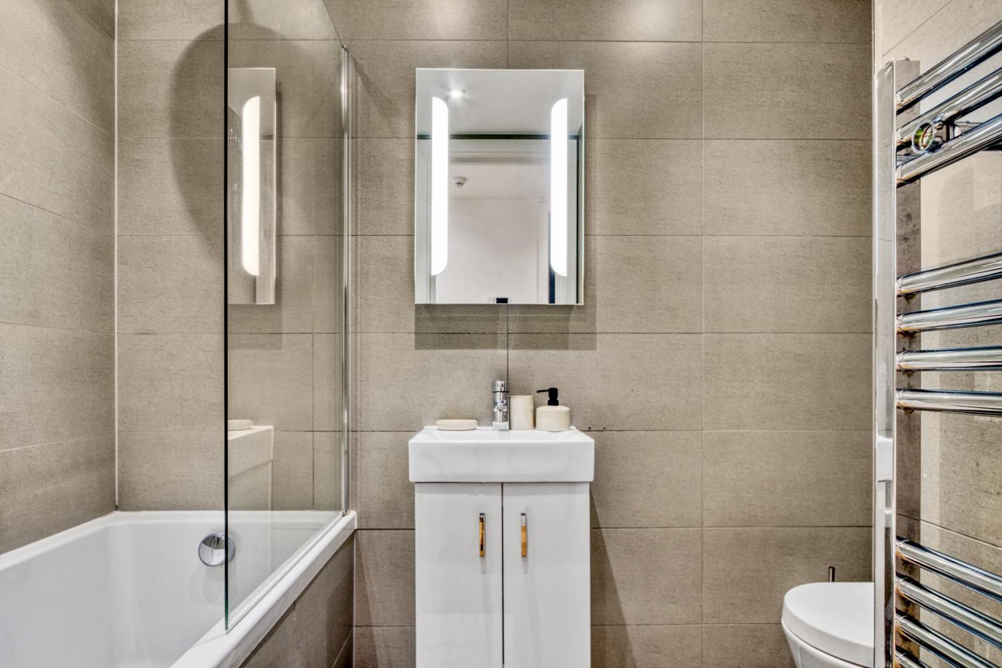 A Vibrant 2 Bed & 2 Bath In Old Street Zone 1 Лондон
