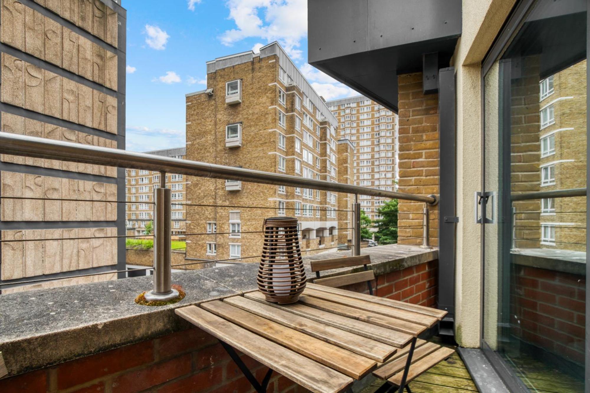 A Vibrant 2 Bed & 2 Bath In Old Street Zone 1 Apartamento