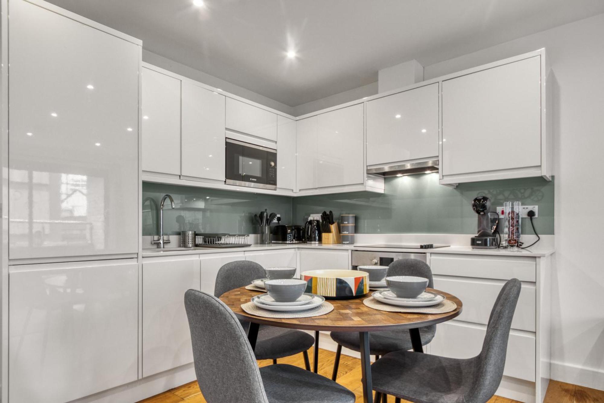 A Vibrant 2 Bed & 2 Bath In Old Street Zone 1 * Лондон