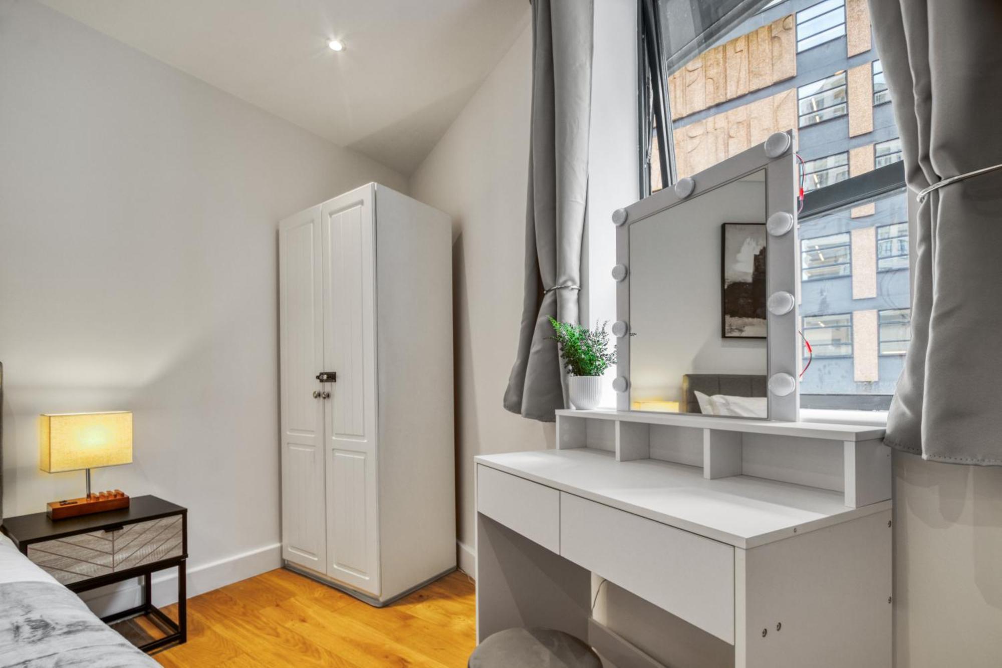 A Vibrant 2 Bed & 2 Bath In Old Street Zone 1 Лондон